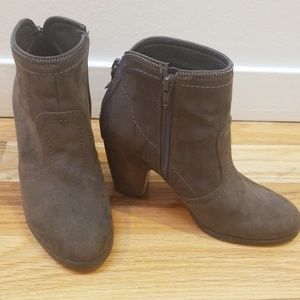 Crown Vintage Brown Suede Bootie Size 6M